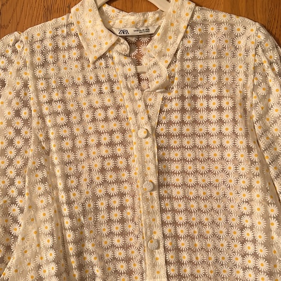 Gently worn Zara daisy blouse in size: xs - Picture 5 of 5